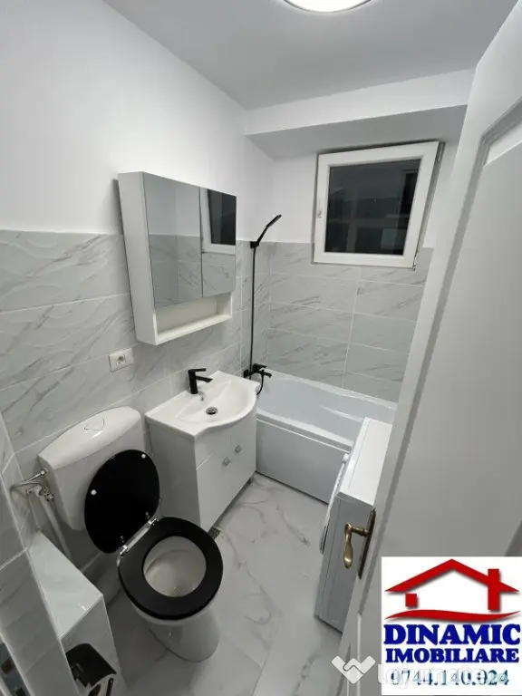 Ap 3 cam, ultracentral, et 8. Preț 450 eur/lunar - Piatra-Neamt (Neamt)