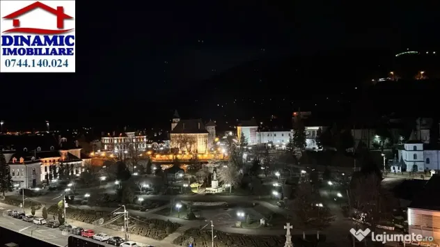 Ap 3 cam, ultracentral, et 8. Preț 450 eur/lunar - Piatra-Neamt (Neamt)