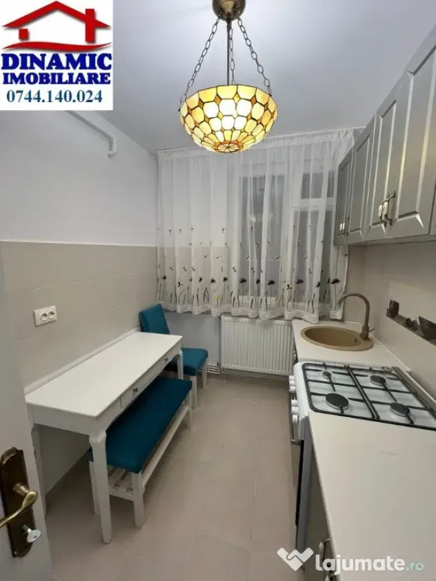 Ap 3 cam, ultracentral, et 8. Preț 450 eur/lunar - Piatra-Neamt (Neamt)