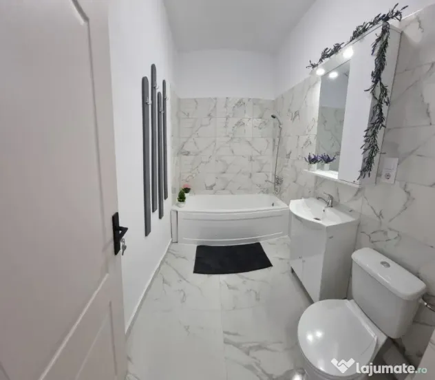 Inchiriez apartament modern cu 2 camere, cartier Turnisor + 1 loc de parcare