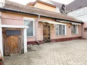 Apartament la casa, curte proprie, strada Nicolae Jiga 