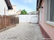 Apartament la casa, curte proprie, strada Nicolae Jiga 
