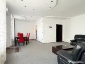 Apartament la casa, curte proprie, strada Nicolae Jiga 