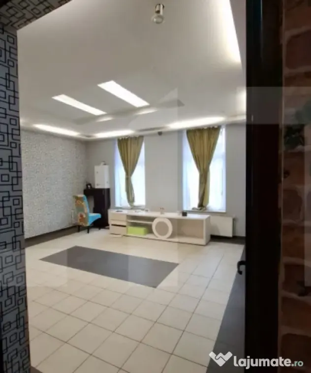 Spațiu comercial independent, 174 mp utili, curte 200 mp, a - Slatina (Olt)