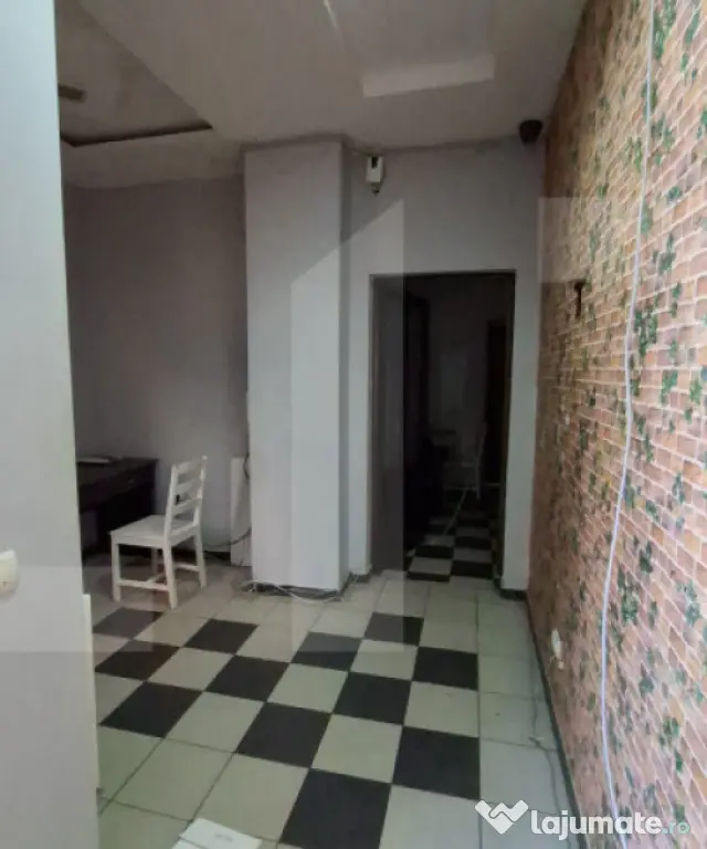 Spațiu comercial independent, 174 mp utili, curte 200 mp, a - Slatina (Olt)