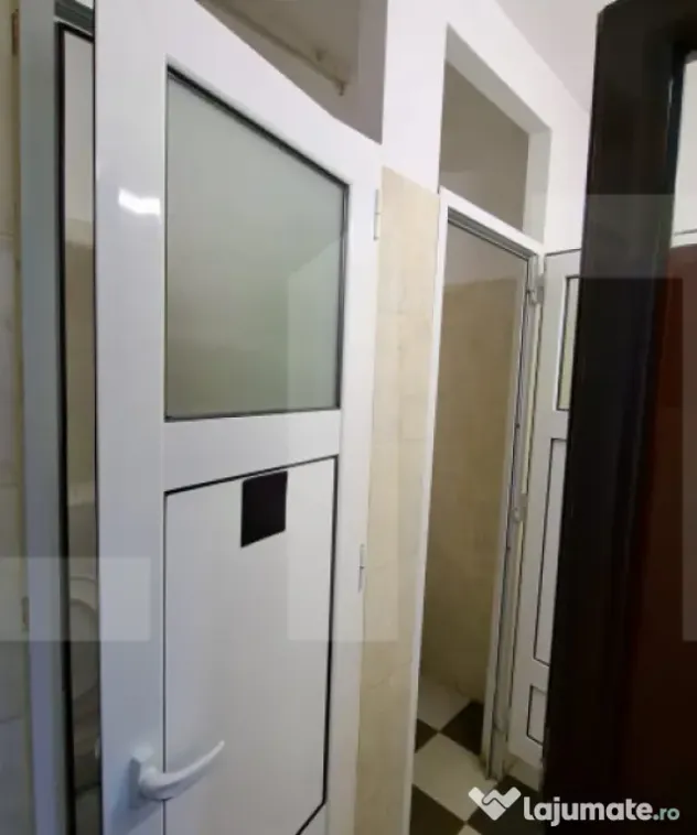 Spațiu comercial independent, 174 mp utili, curte 200 mp, a - Slatina (Olt)