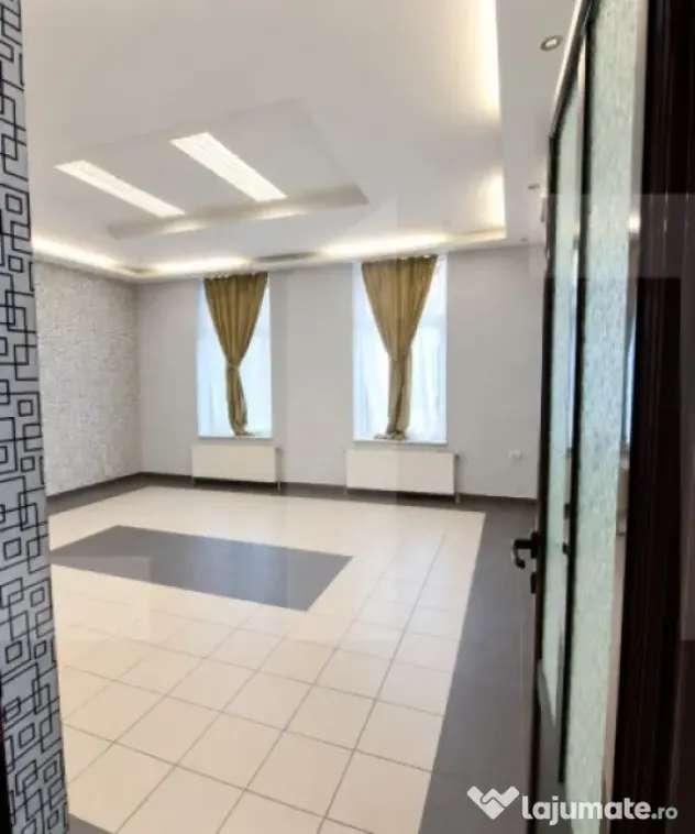 Spațiu comercial independent, 174 mp utili, curte 200 mp, a - Slatina (Olt)
