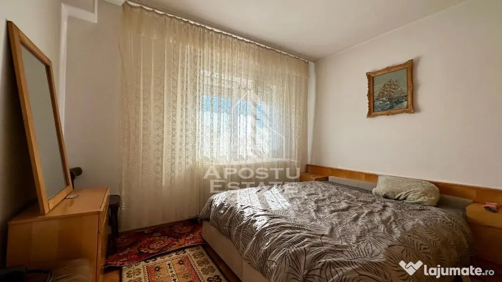 Apartament de vanzare cu 3 camere, decomandat, zona Soarelui - Timisoara (Timis)