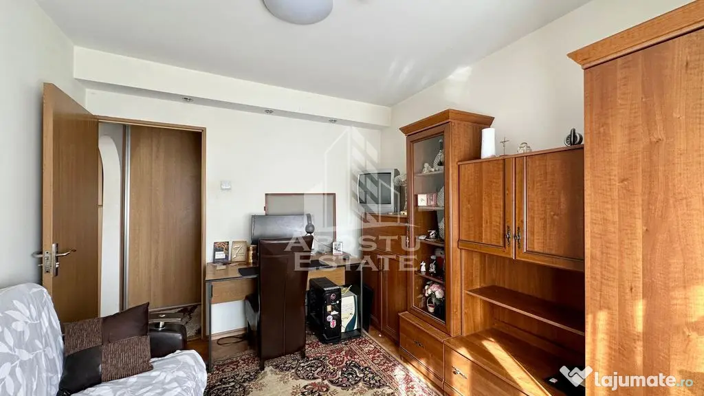 Apartament de vanzare cu 3 camere, decomandat, zona Soarelui - Timisoara (Timis)