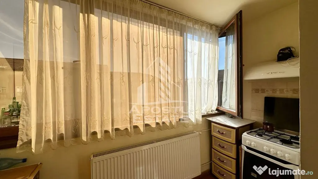 Apartament de vanzare cu 3 camere, decomandat, zona Soarelui - Timisoara (Timis)