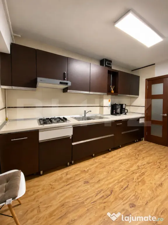 Apartament cu 3 camere, 77 mp, Sud-Est - Suceava (Suceava)