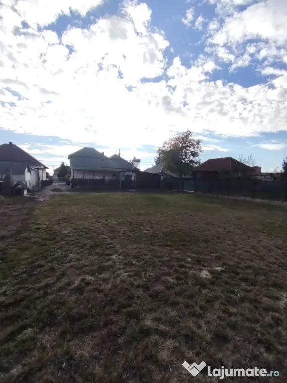 Teren intravilan, 8 ari, zona Tăuții-Măgherăuș, Aeropor - Tautii Magheraus (Maramures)