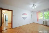 De vânzare apartament cu 3 camere, în zona Dacia 