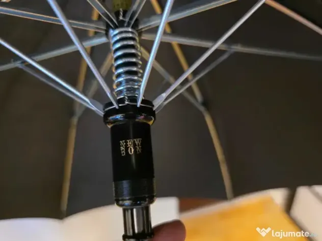 Umbrelă NEW BON cu tijă îmbrăcată în piele și husă originală