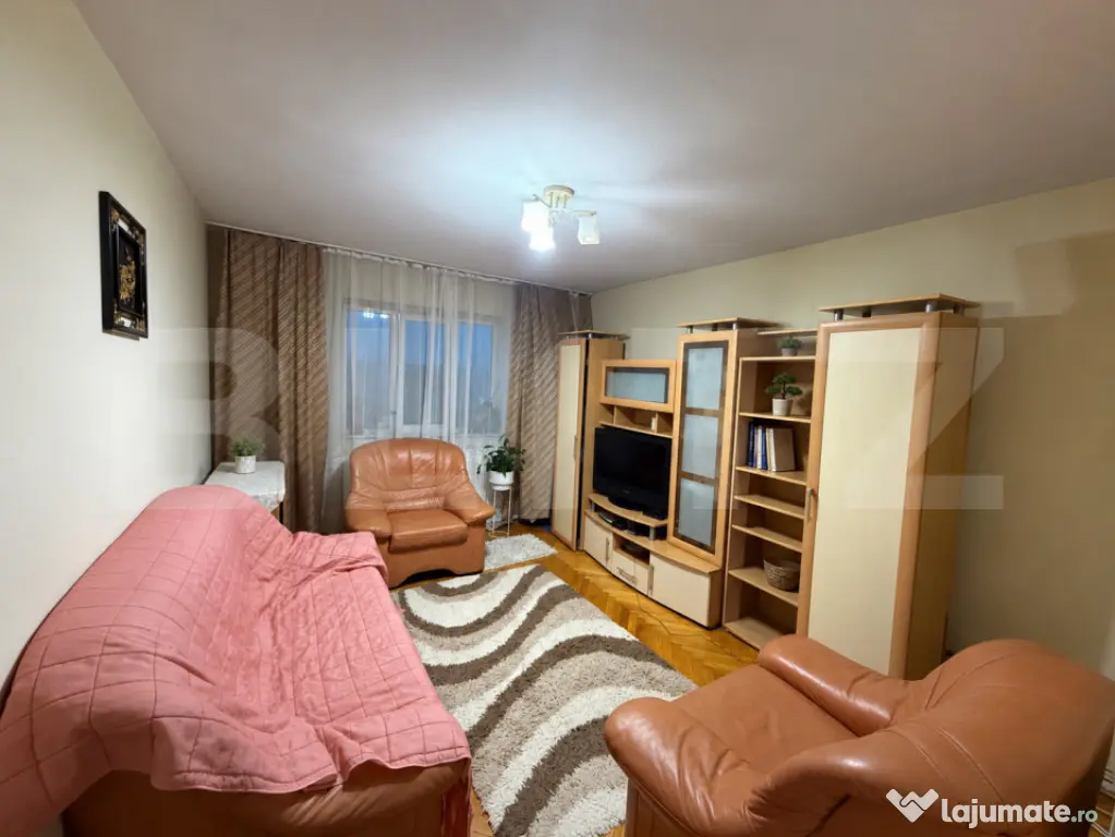 Apartament 2 camere decomandat, etaj 3, zona Plopilor - Targu Jiu (Gorj)
