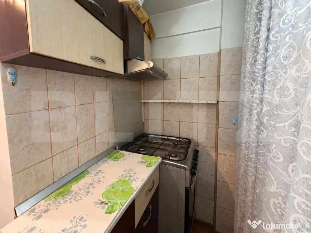 Apartament 2 camere decomandat, etaj 3, zona Plopilor - Targu Jiu (Gorj)