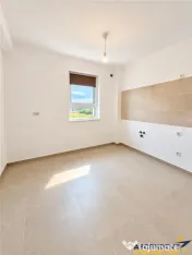 Apartament modern, terasa, parcare subterana, zona Coresi, T 