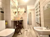 Apartament cu 3 camere, 2 bai - zona Tractorul