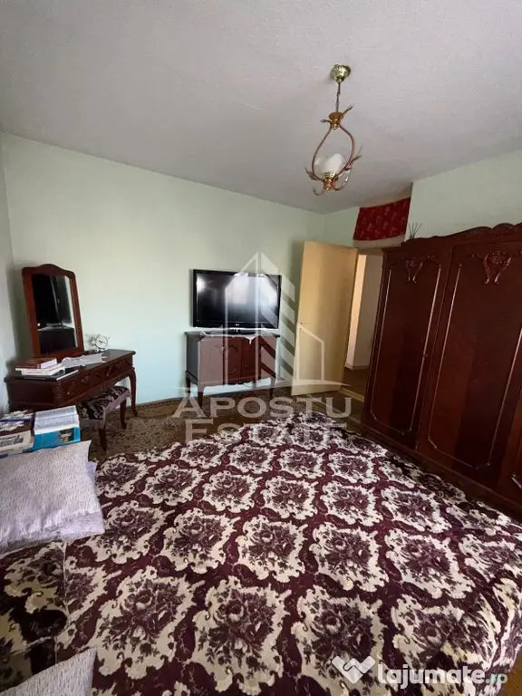 Apartament cu 3 camere, 2 bai, de vazare, etaj intermediar, Gaiesti - Gaesti (Dambovita)
