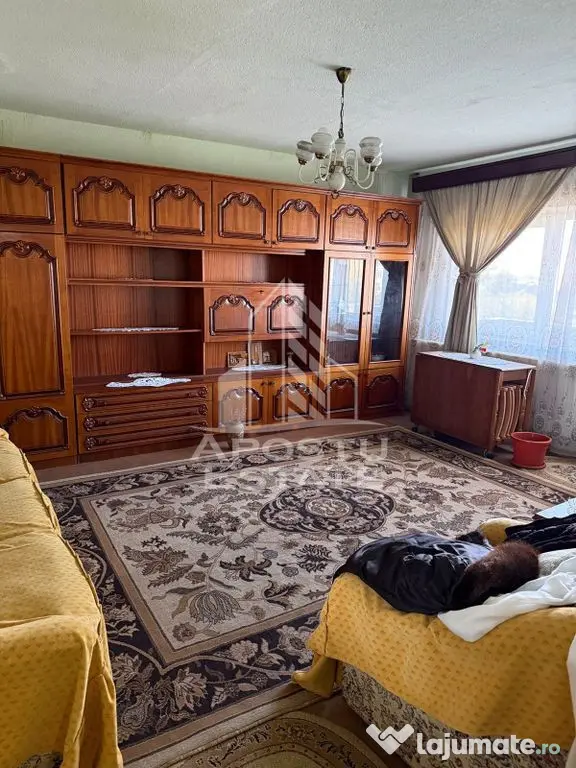 Apartament cu 3 camere, 2 bai, de vazare, etaj intermediar, Gaiesti - Gaesti (Dambovita)
