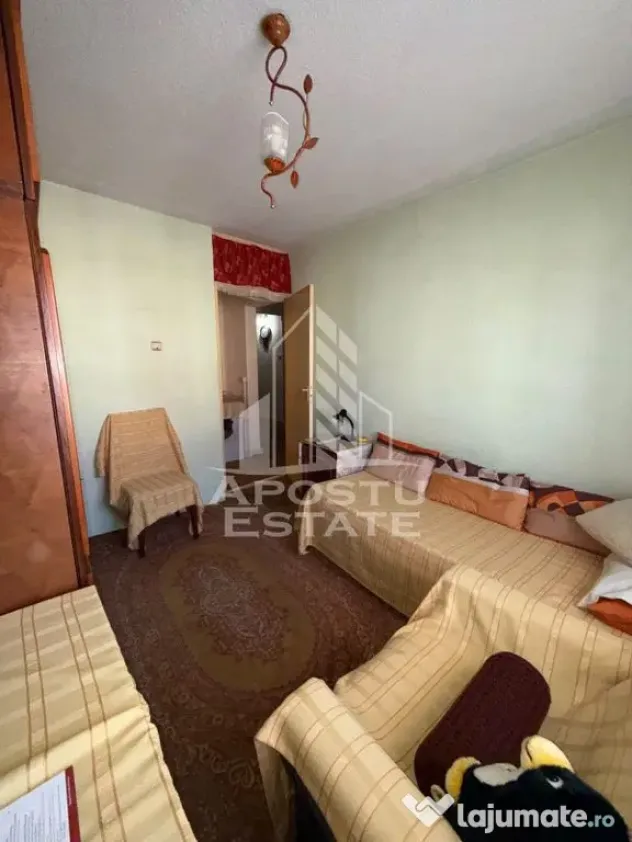 Apartament cu 3 camere, 2 bai, de vazare, etaj intermediar, Gaiesti - Gaesti (Dambovita)