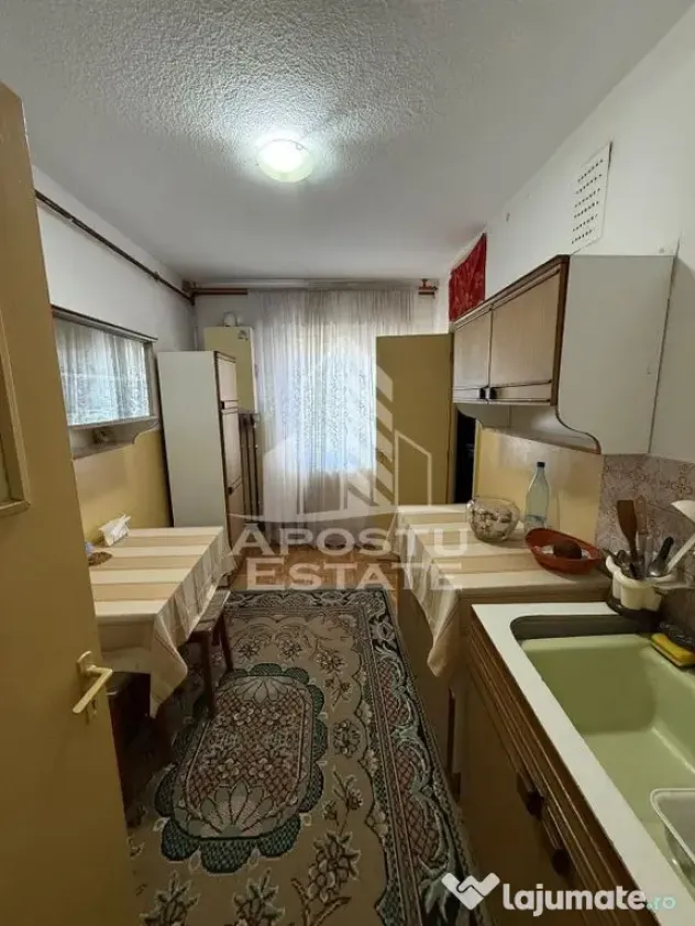 Apartament cu 3 camere, 2 bai, de vazare, etaj intermediar, Gaiesti - Gaesti (Dambovita)