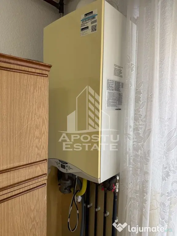 Apartament cu 3 camere, 2 bai, de vazare, etaj intermediar, Gaiesti - Gaesti (Dambovita)