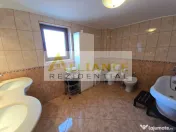 Casa individuală ,8 camere , 270 utili , teren 500 MP