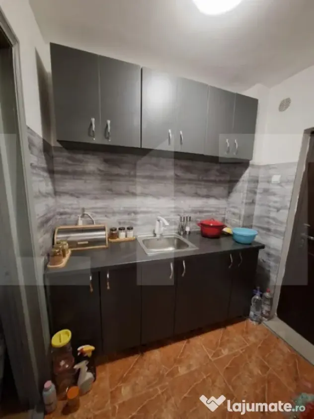 Cameră cămin , 19,80 mp, cu baie propie, cartier Valea Ro? - Craiova (Dolj)