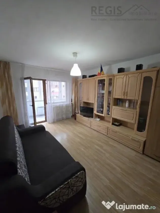 Apartament 3 camere, 2 bai, 2 balcoane, parcare,renovat-zona - Brasov (Brasov)