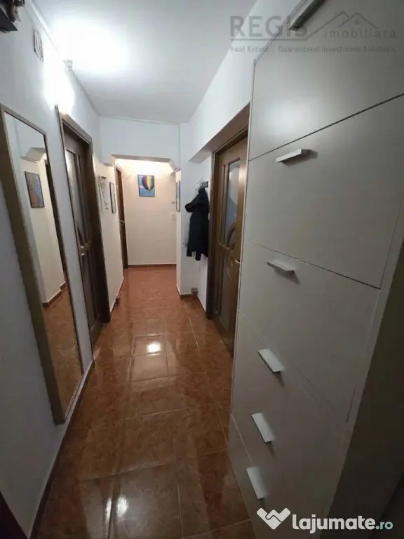 Apartament 3 camere, 2 bai, 2 balcoane, parcare,renovat-zona - Brasov (Brasov)
