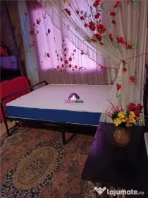 1 camera dintr-un apartament cu 3 camere.