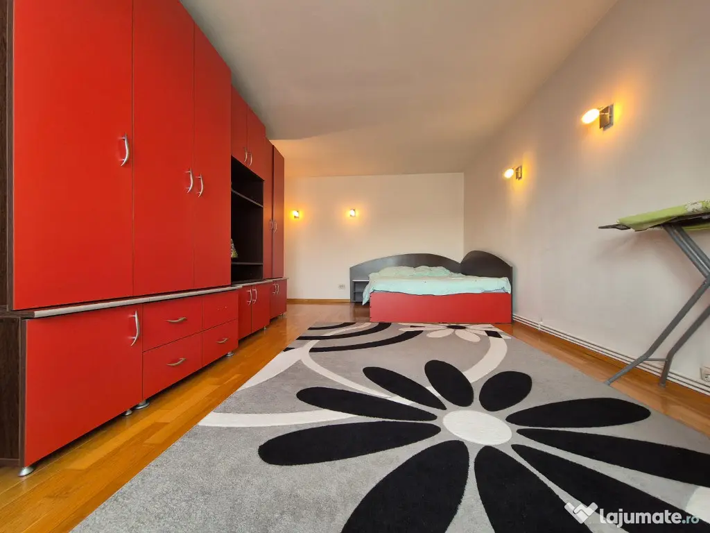 Inchiriez apartament 3 camere decomandat in Deva, zona Liliacului, - Deva (Hunedoara)