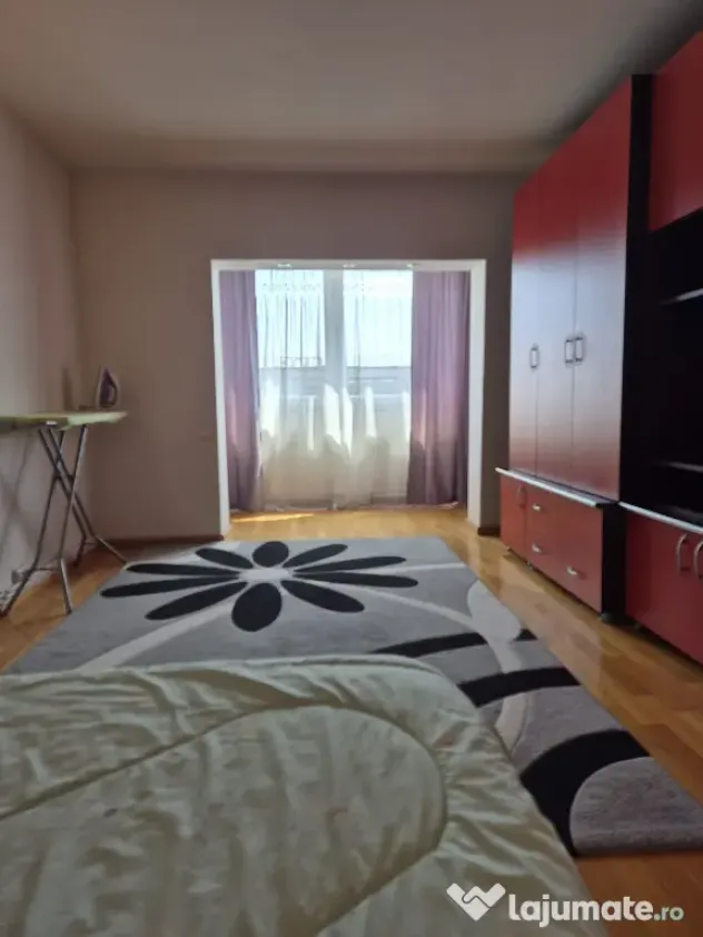Inchiriez apartament 3 camere decomandat in Deva, zona Liliacului, - Deva (Hunedoara)