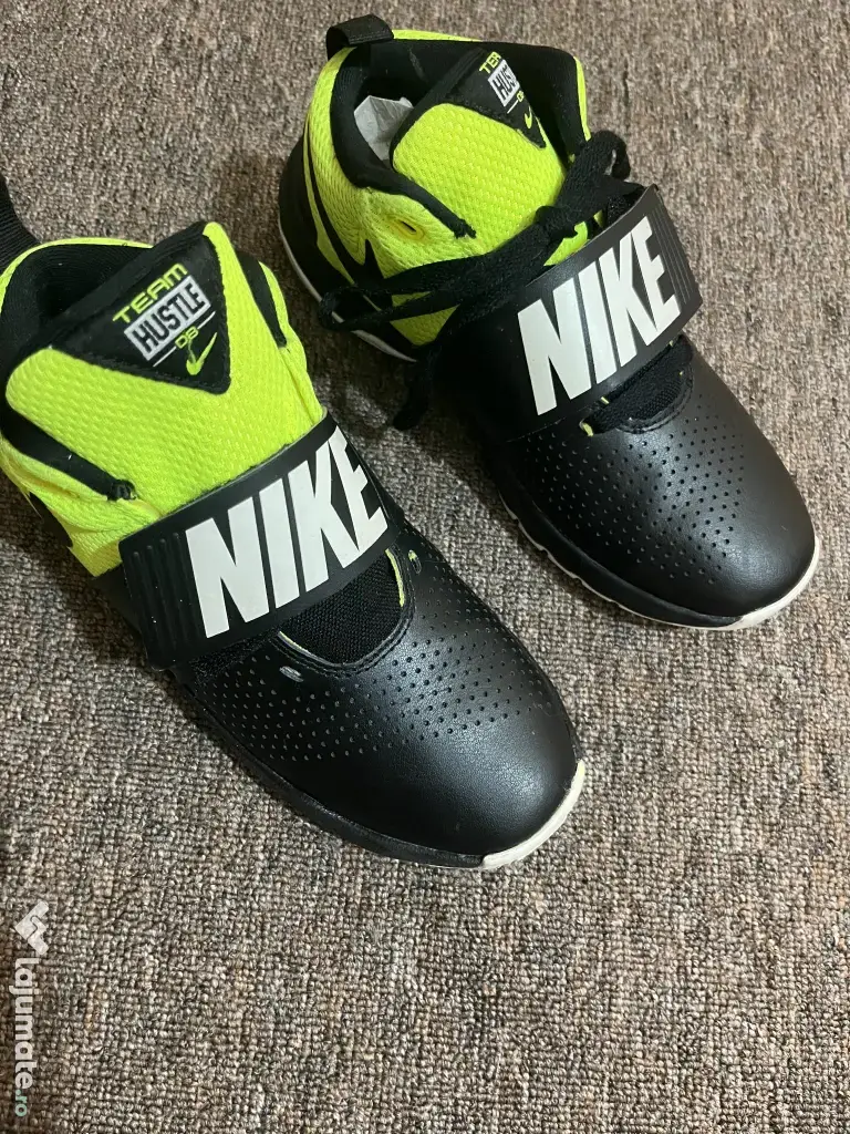Adidasi Nke Team Hustler D8