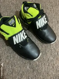 Adidasi Nke Team Hustler D8