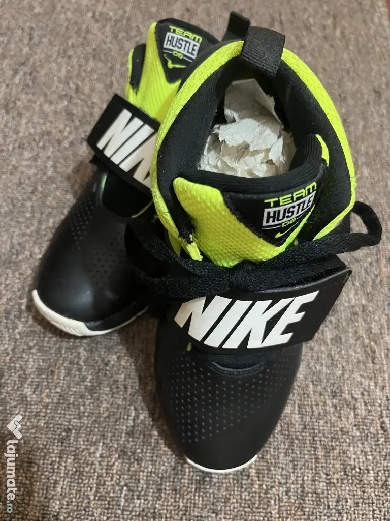 Adidasi Nke Team Hustler D8