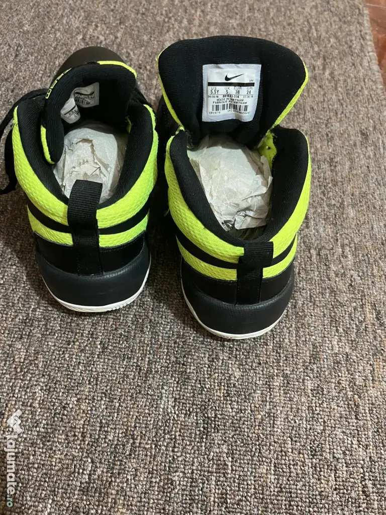 Adidasi Nke Team Hustler D8