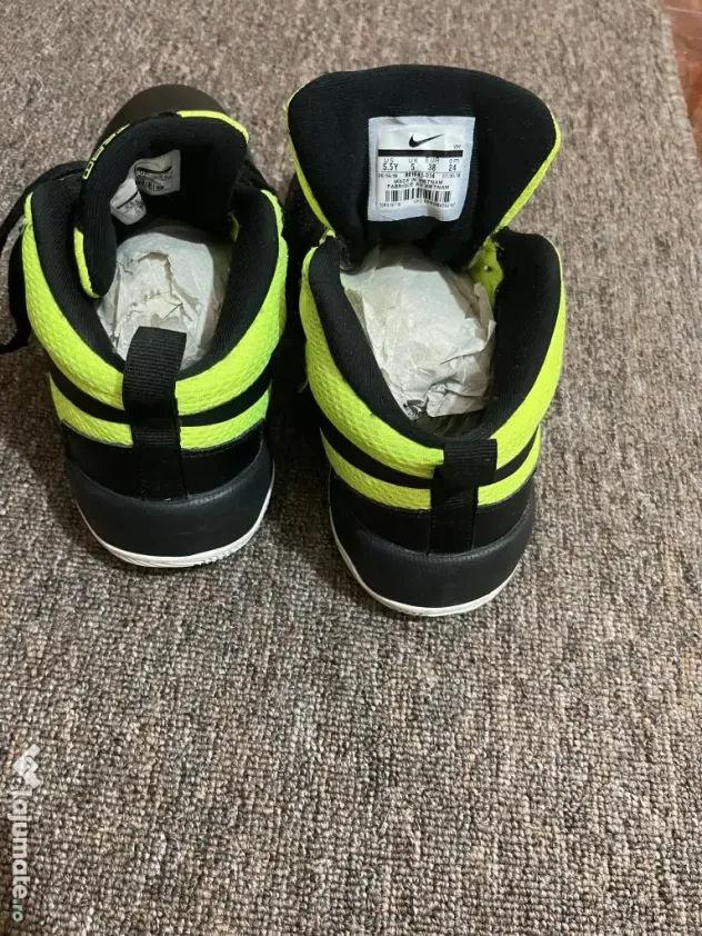 Adidasi Nke Team Hustler D8