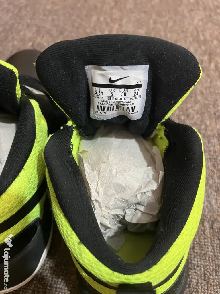 Adidasi Nke Team Hustler D8