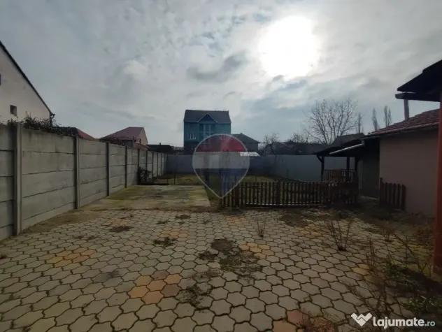 Clădire cu teren de 1.000 mp, dublu acces, central, zona 22 Decembrie - Oradea (Bihor)
