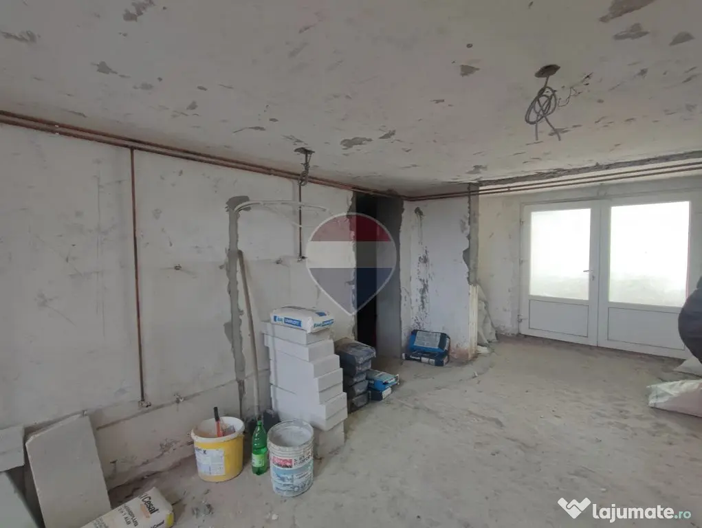 Clădire cu teren de 1.000 mp, dublu acces, central, zona 22 Decembrie - Oradea (Bihor)