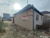 Clădire cu teren de 1.000 mp, dublu acces, central, zona 22 Decembrie