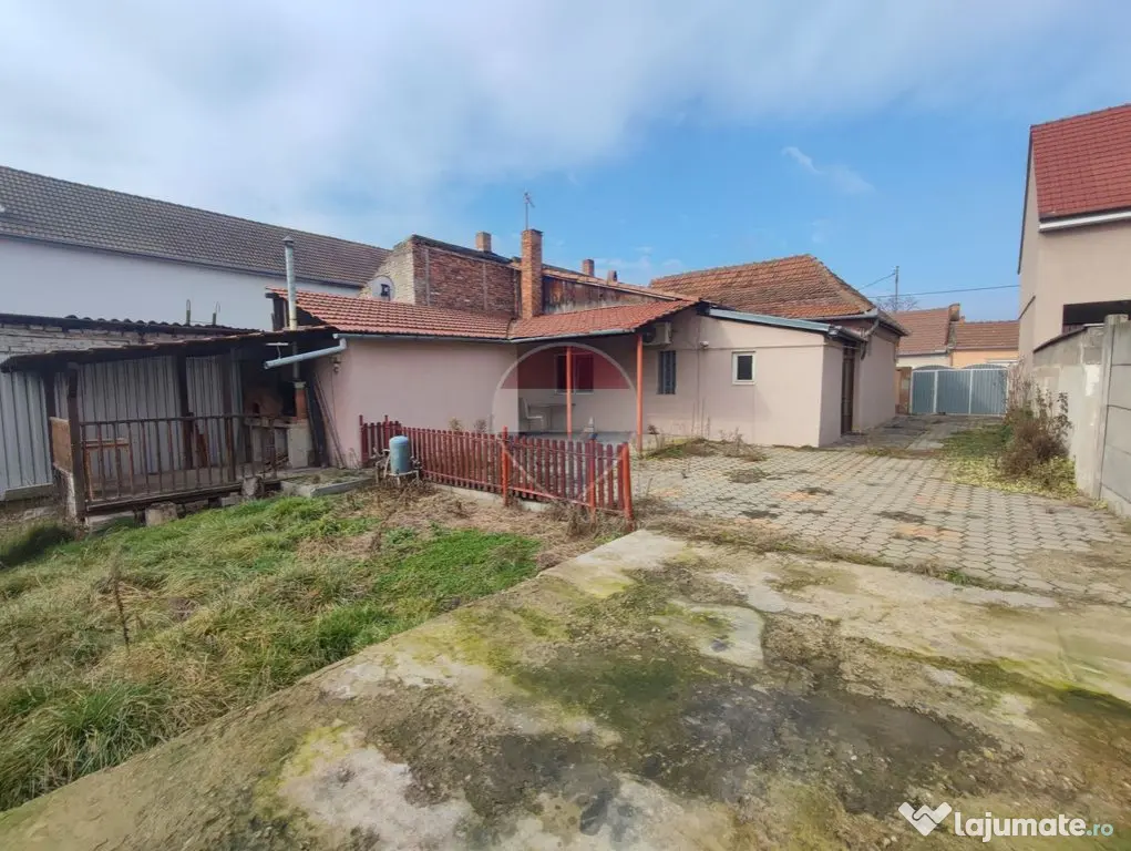 Clădire cu teren de 1.000 mp, dublu acces, central, zona 22 Decembrie - Oradea (Bihor)