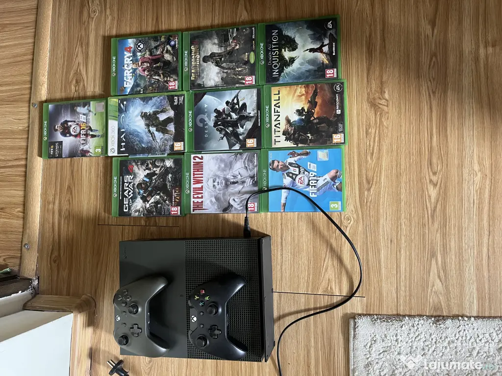 Xbox One S de culoare neagră (însoțită de două controllere wireless)