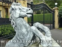 Statuetă căluț mare, din beton model S37.