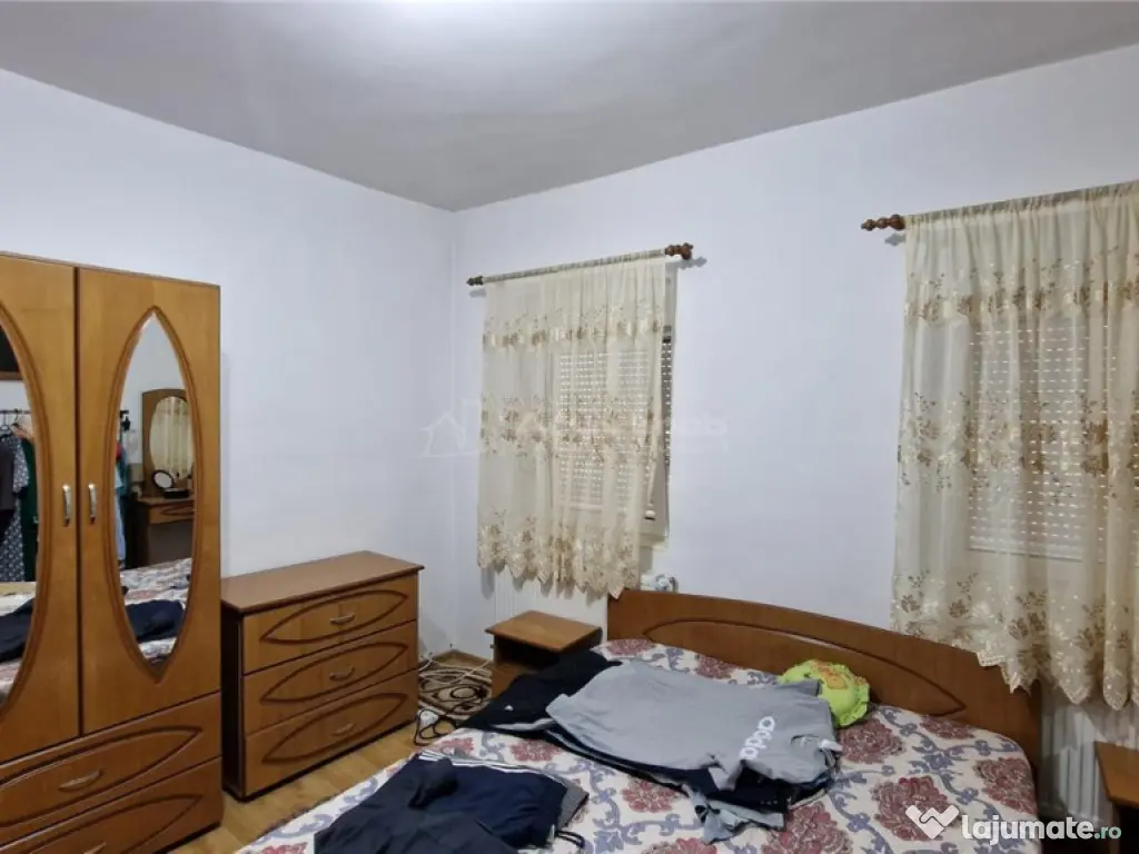 Resita Casa 7 Incaperi Parter,Etaj, Zero investitii