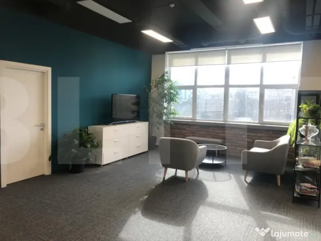 Etaj open space, ultramodern, in cladire clasa A.