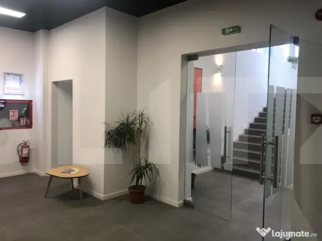 Etaj open space, ultramodern, in cladire clasa A.