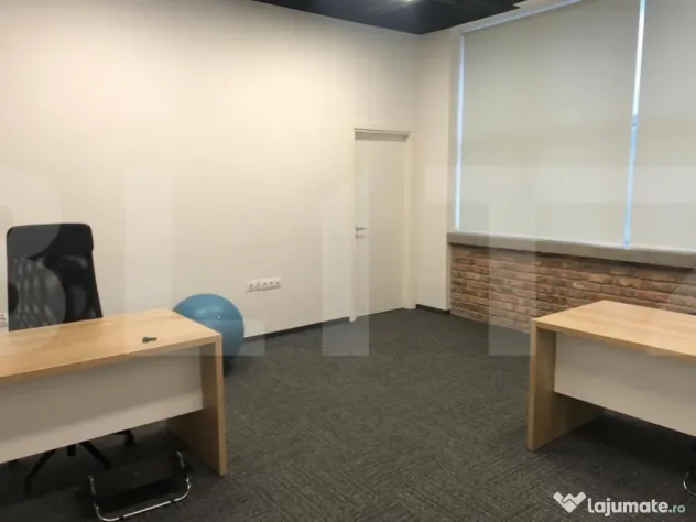 Etaj open space, ultramodern, in cladire clasa A.